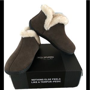 Woman’s Tempur-pedic memory foam slippers